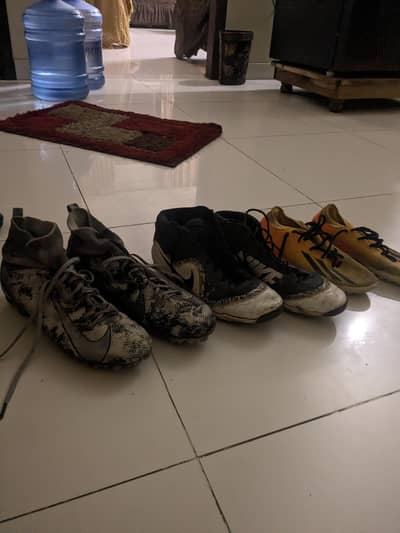 football shoe's