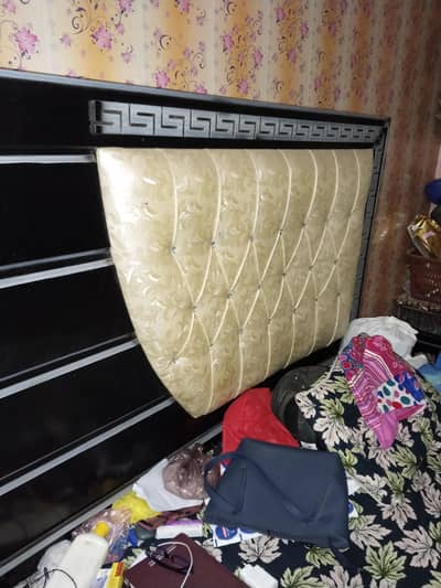bad and dressing showcace