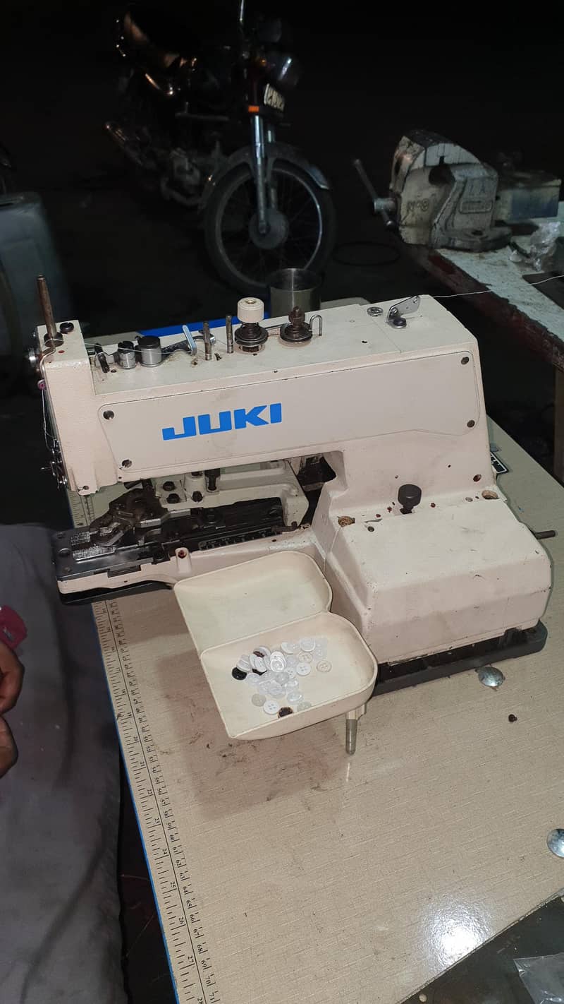 juki 373 Button Machine 1