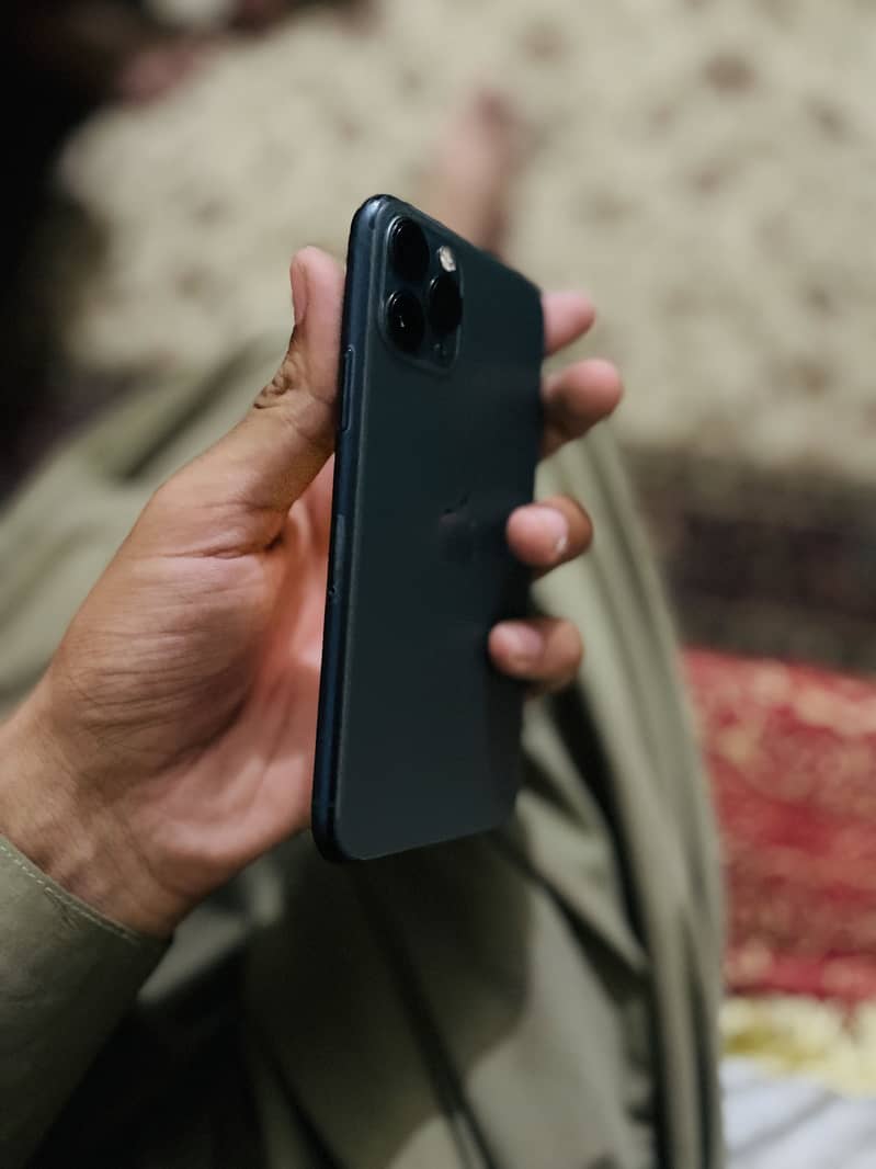 Apple iPhone 11 Pro 1