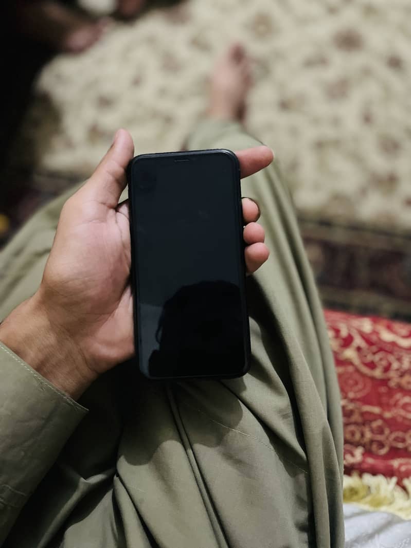 Apple iPhone 11 Pro 4