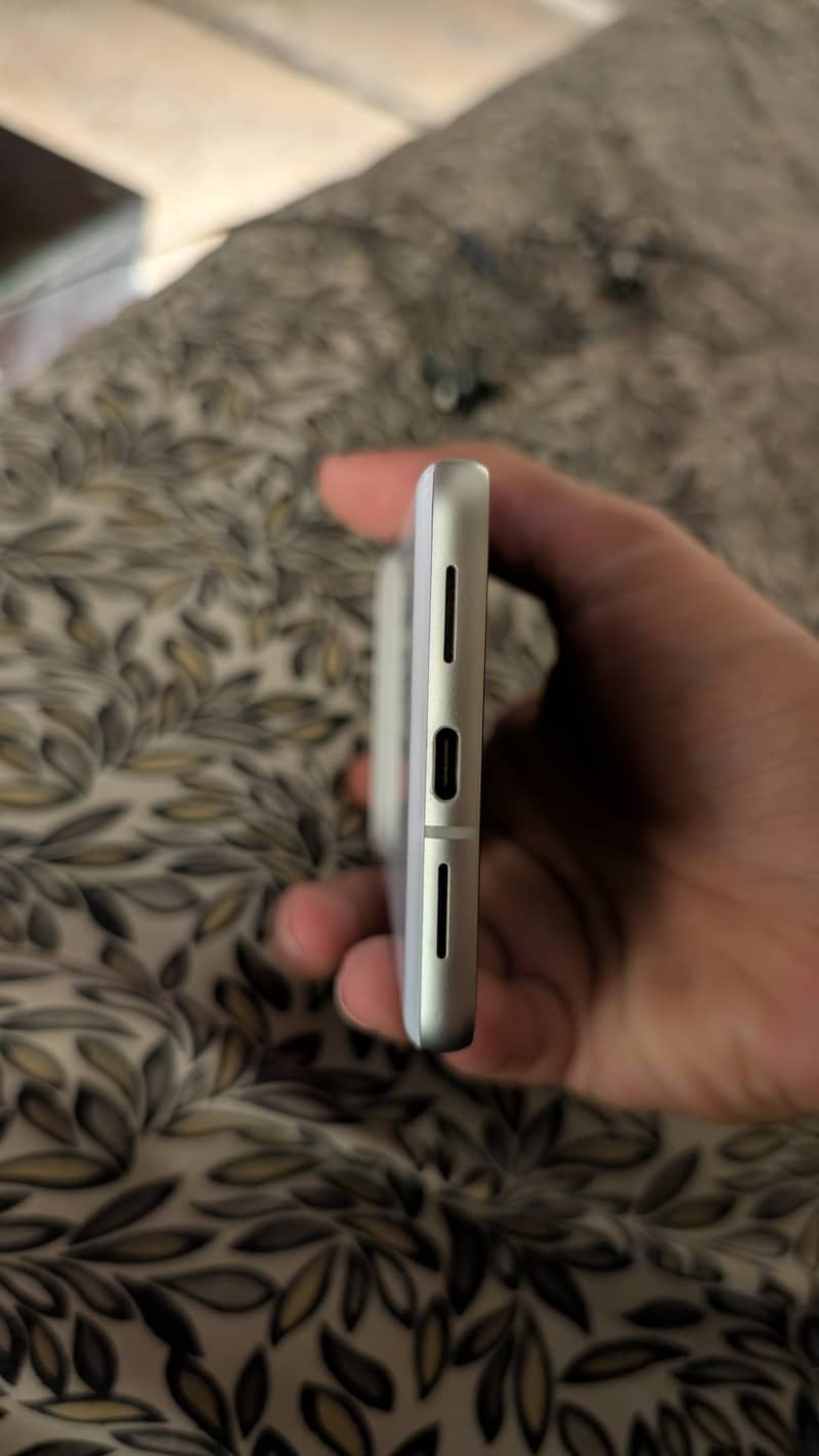Google Pixel 7 4