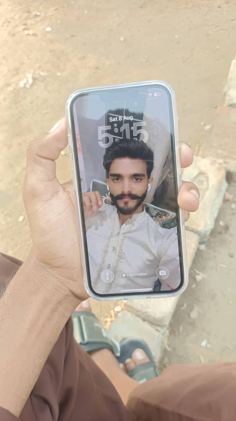 Apple iPhone 13 1