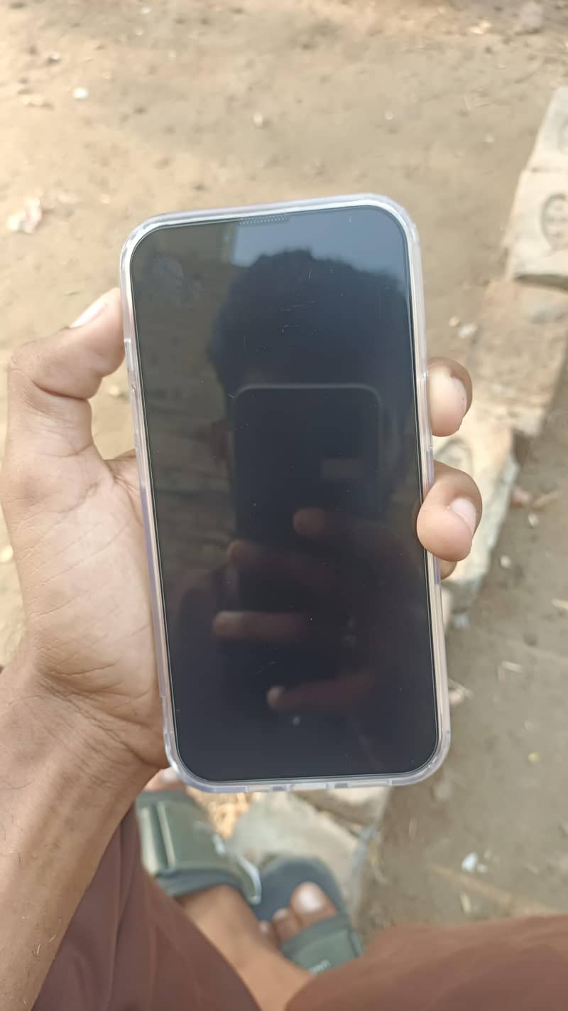 Apple iPhone 13 4