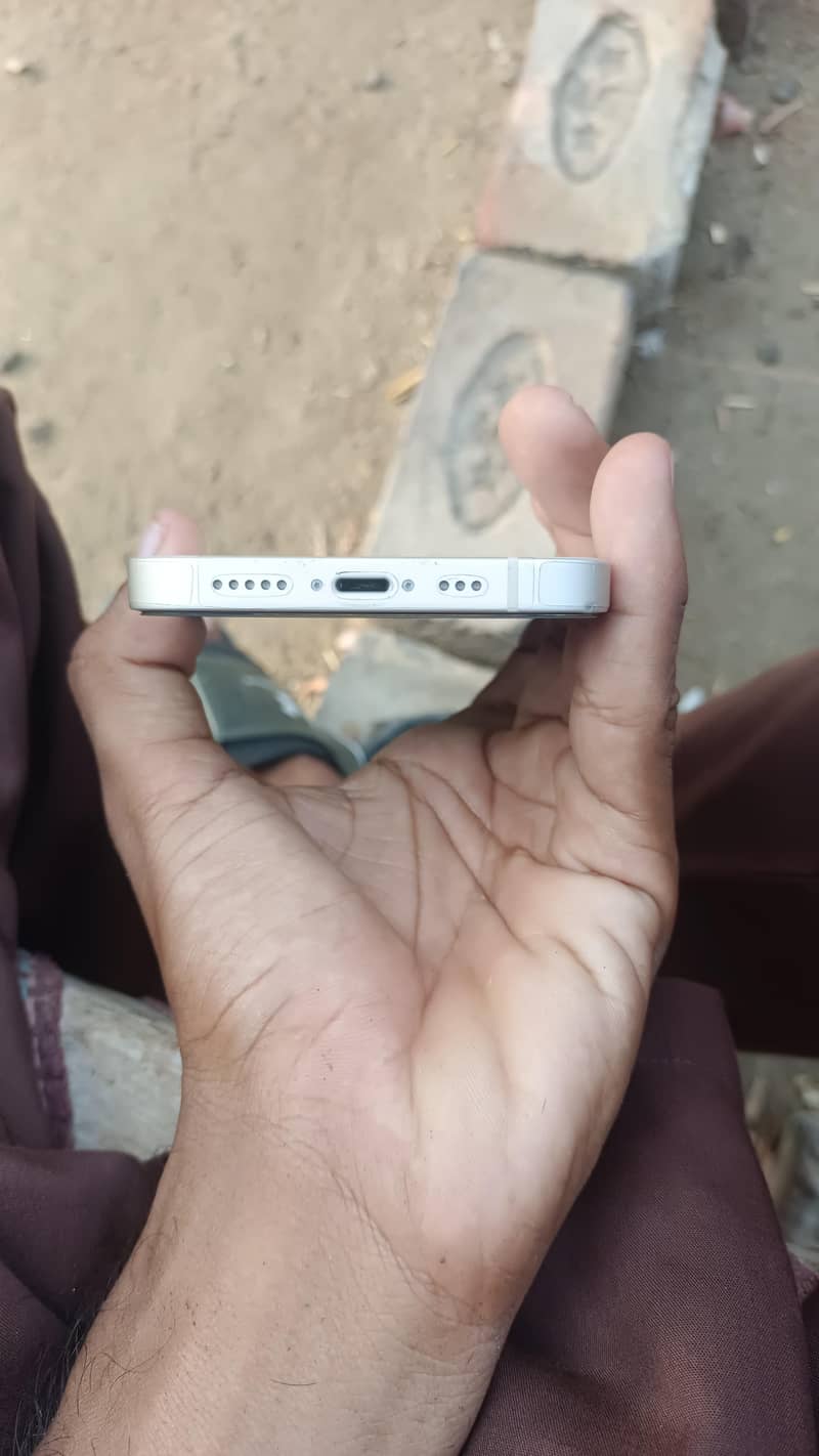 Apple iPhone 13 5