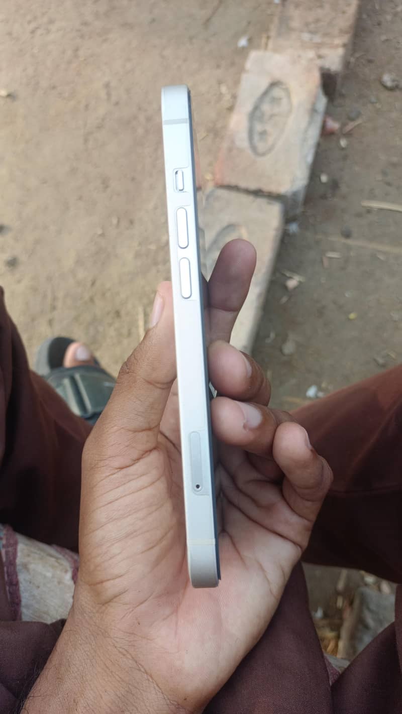 Apple iPhone 13 6