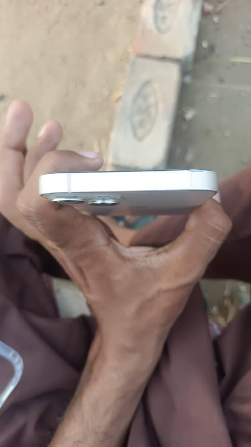 Apple iPhone 13 7