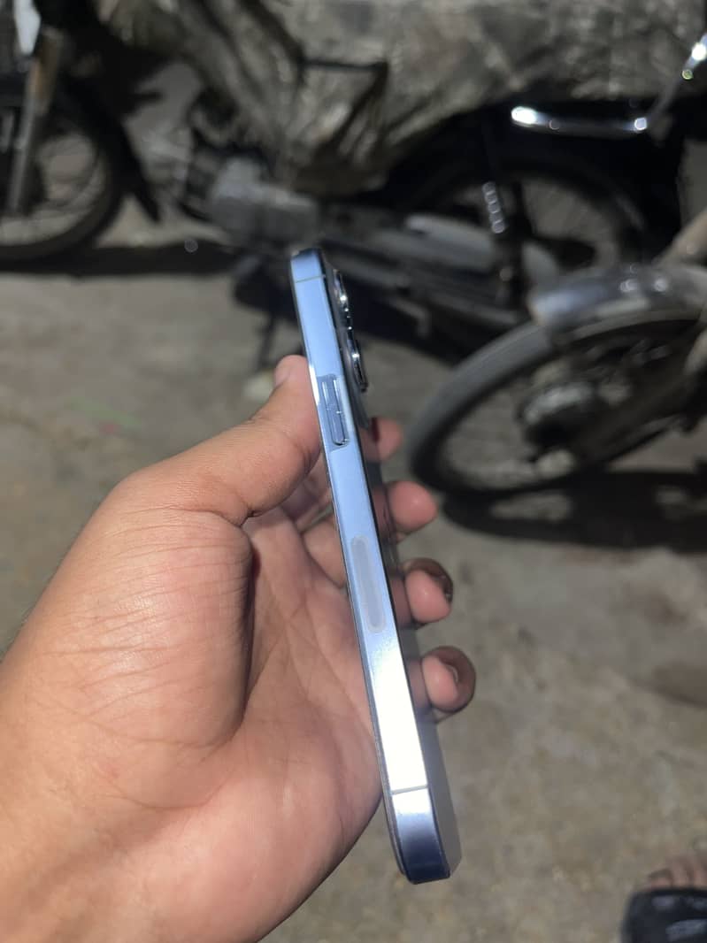 Apple iPhone 13 Pro 1