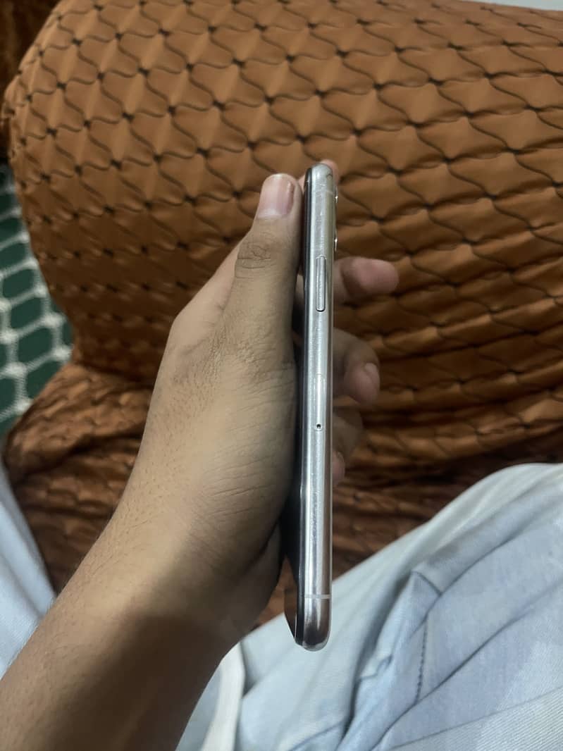 Apple iPhone 11 Pro 2