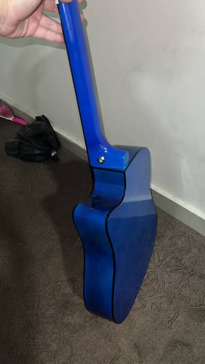 Beginner guitar. Slightly used. Sounds like new