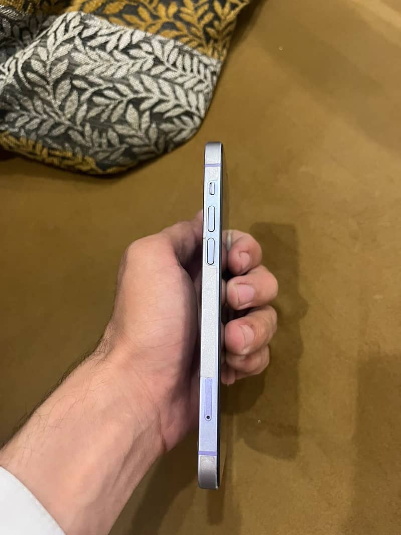Apple iPhone 12 4