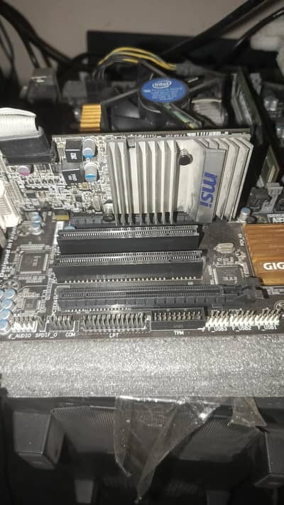 I5 4460 + GIGABYTE H97 D3H MOBO + 8GB RAM + HD 5450 GPU