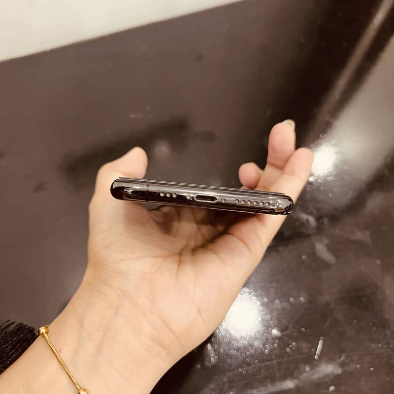 Apple iPhone XS 3