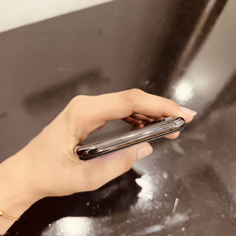 Apple iPhone XS 7