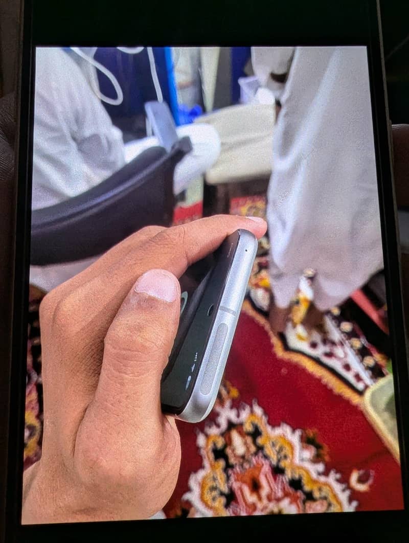 Google Pixel 8 4