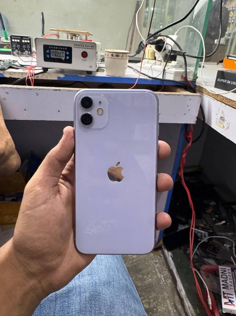 Apple iPhone 11 3
