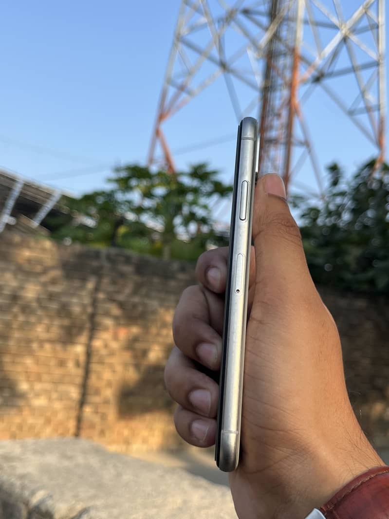 Apple iPhone X 3