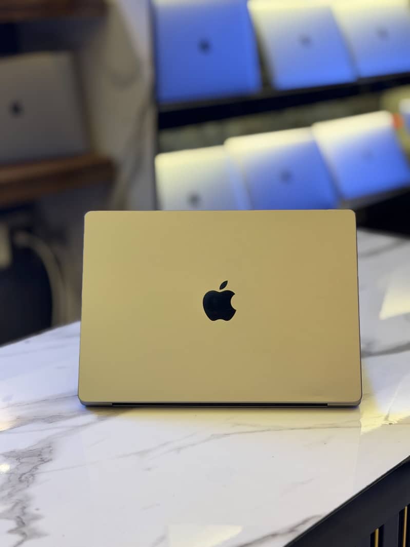 Macbook Pro M2 pro 16 core processor 14” 2