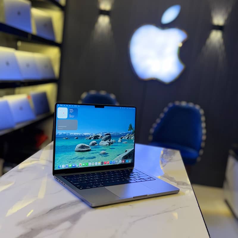 Macbook Pro M2 pro 16 core processor 14” 3