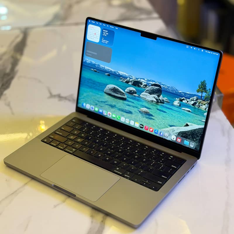 Macbook Pro M2 pro 16 core processor 14” 5