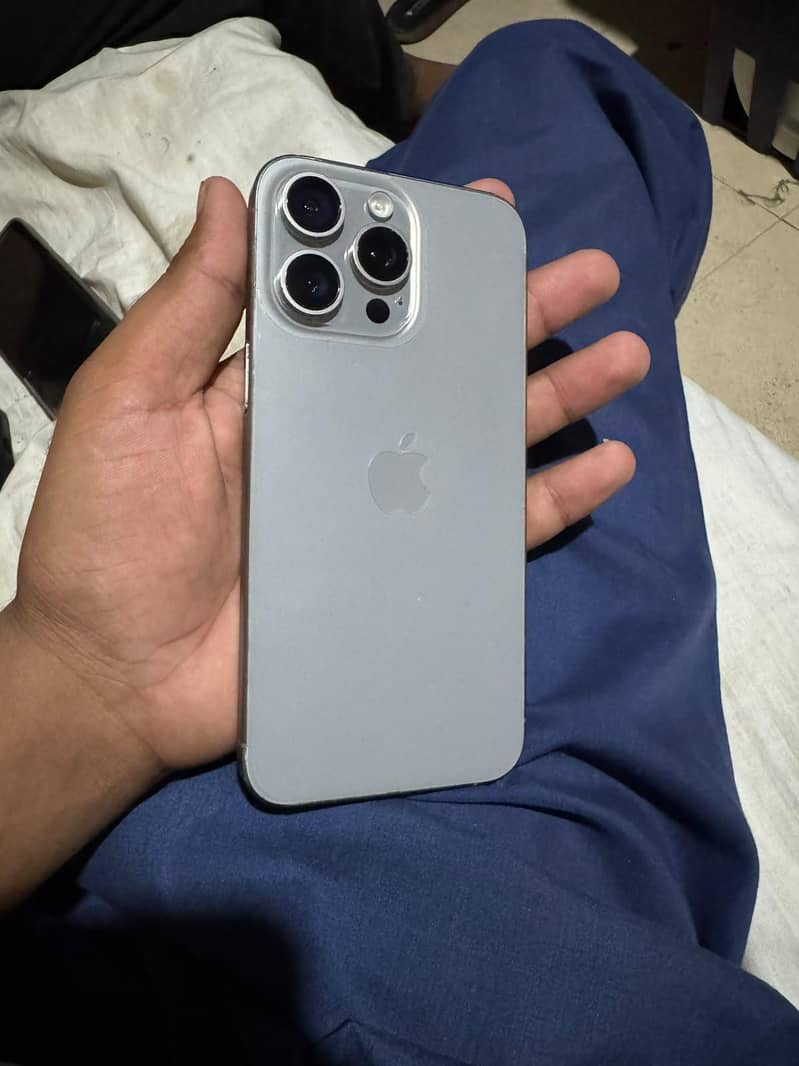 Apple iPhone 15 Pro Max 0