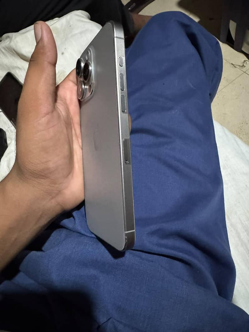 Apple iPhone 15 Pro Max 1