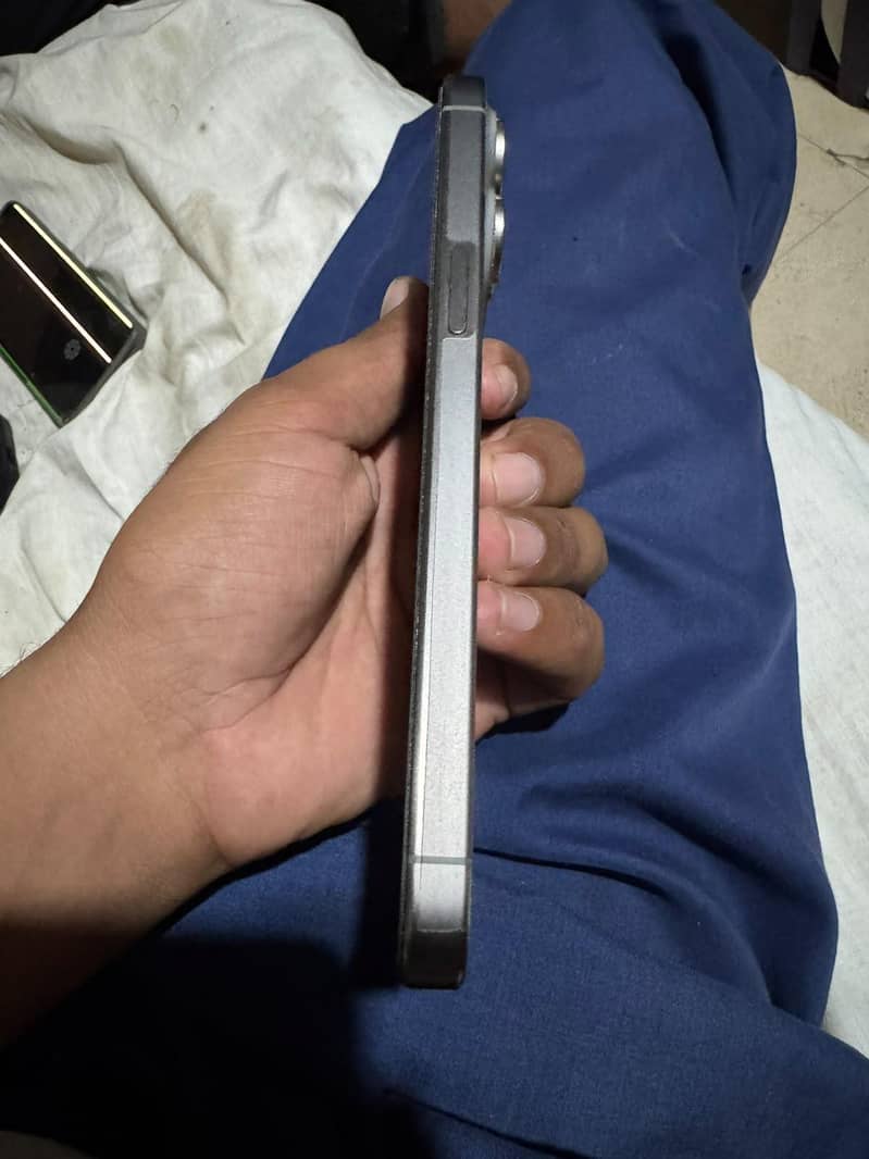 Apple iPhone 15 Pro Max 2