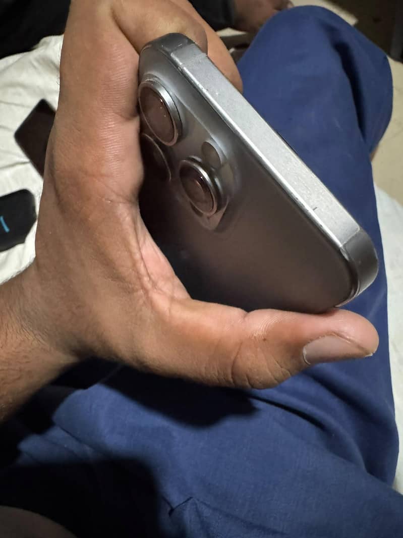Apple iPhone 15 Pro Max 3
