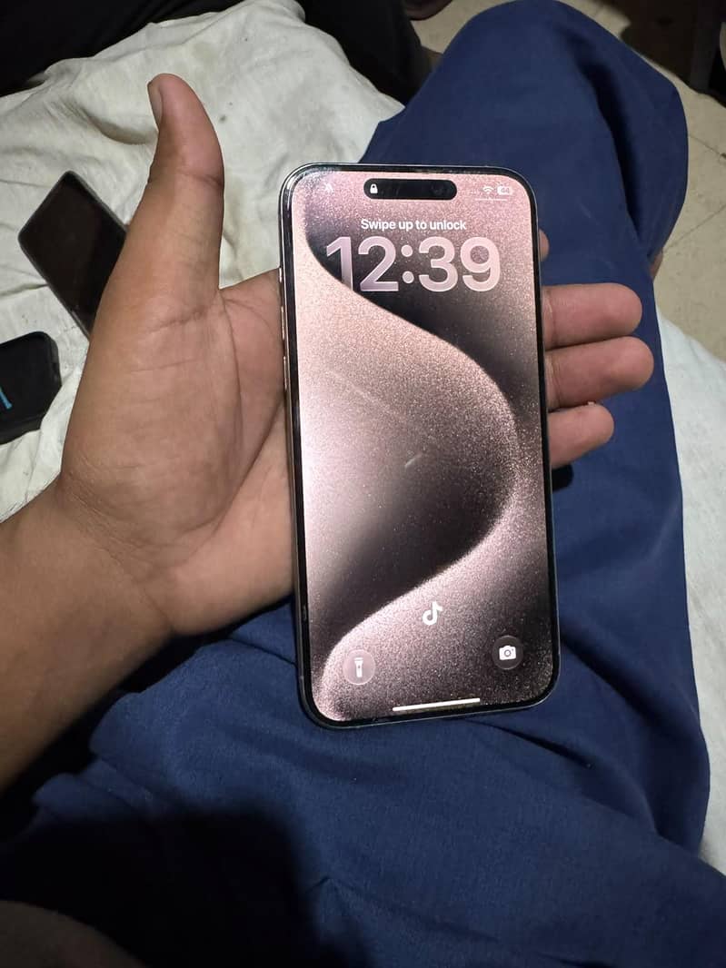 Apple iPhone 15 Pro Max 4