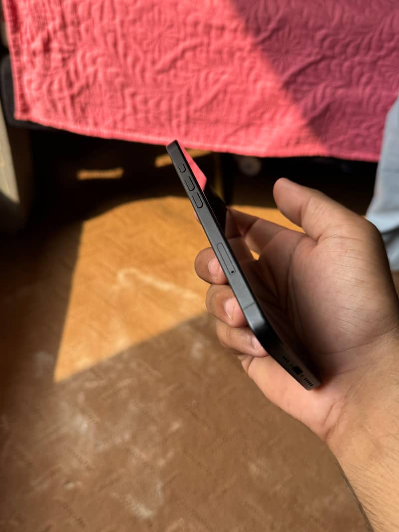Apple iPhone 16 3
