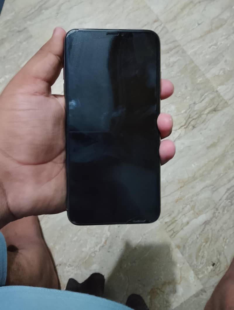 Apple iPhone XS Max 1