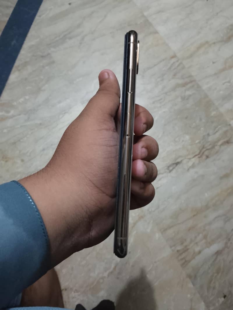 Apple iPhone XS Max 5
