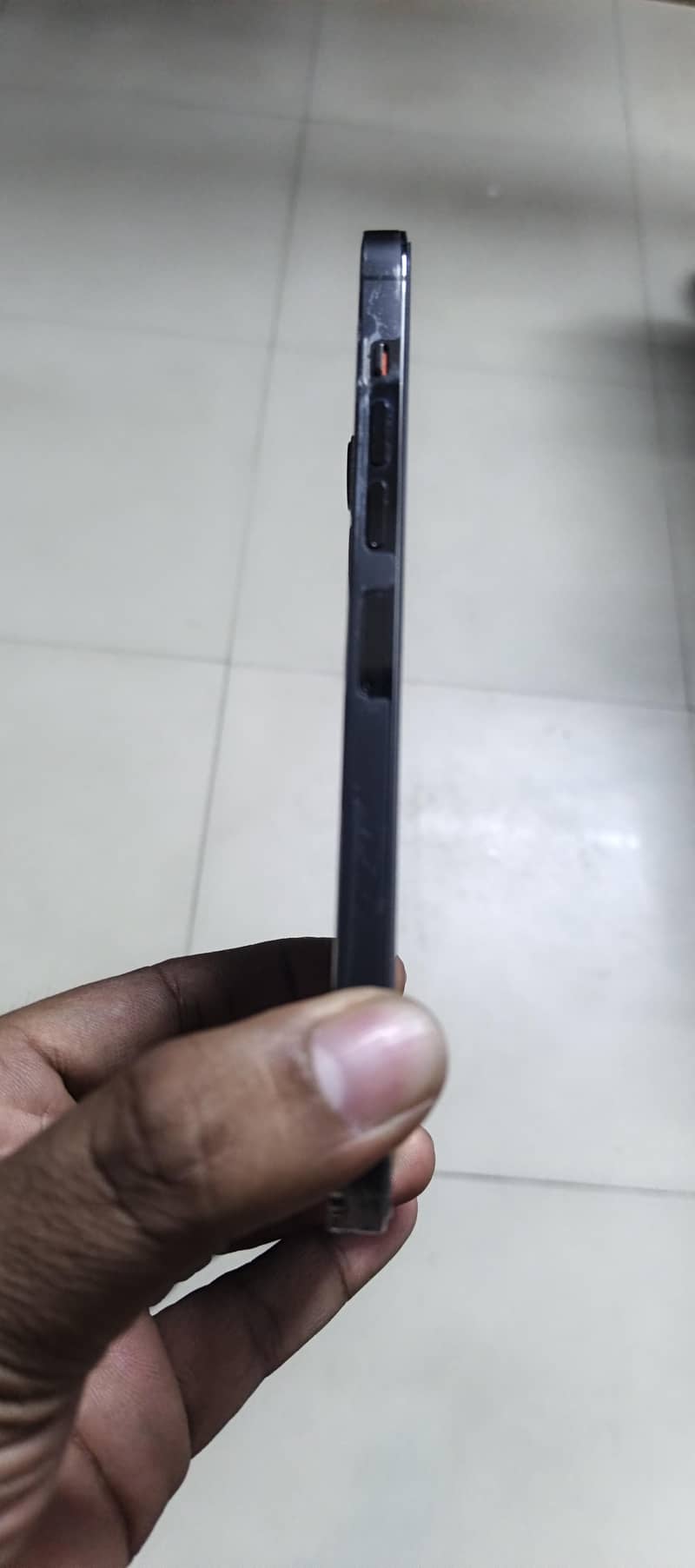 Apple iPhone 13 Pro Max 4