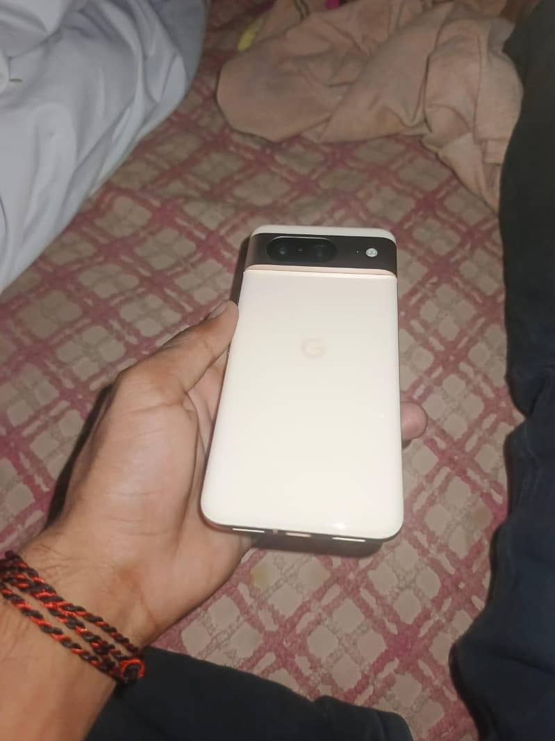 Google Pixel 8 1