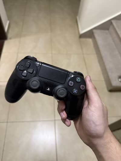 Ps 4 slim console
