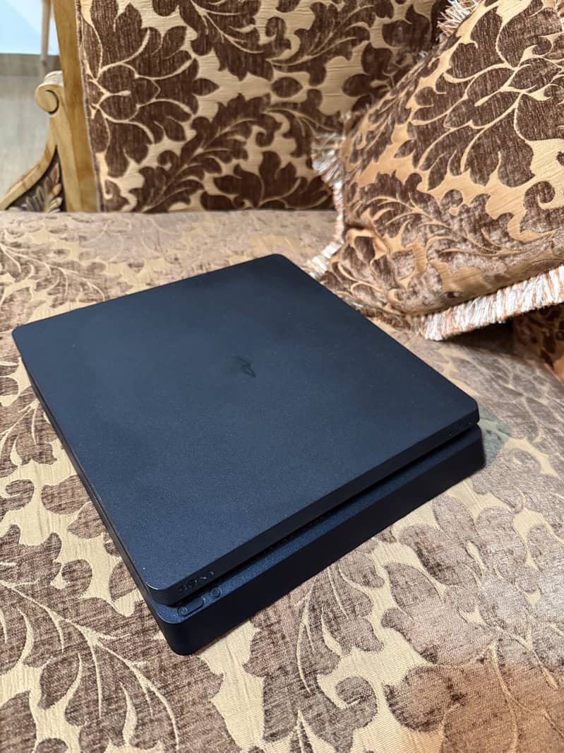 Ps 4 slim console 5