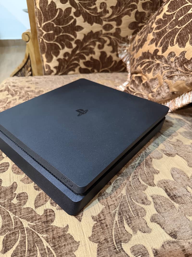 Ps 4 slim console 6