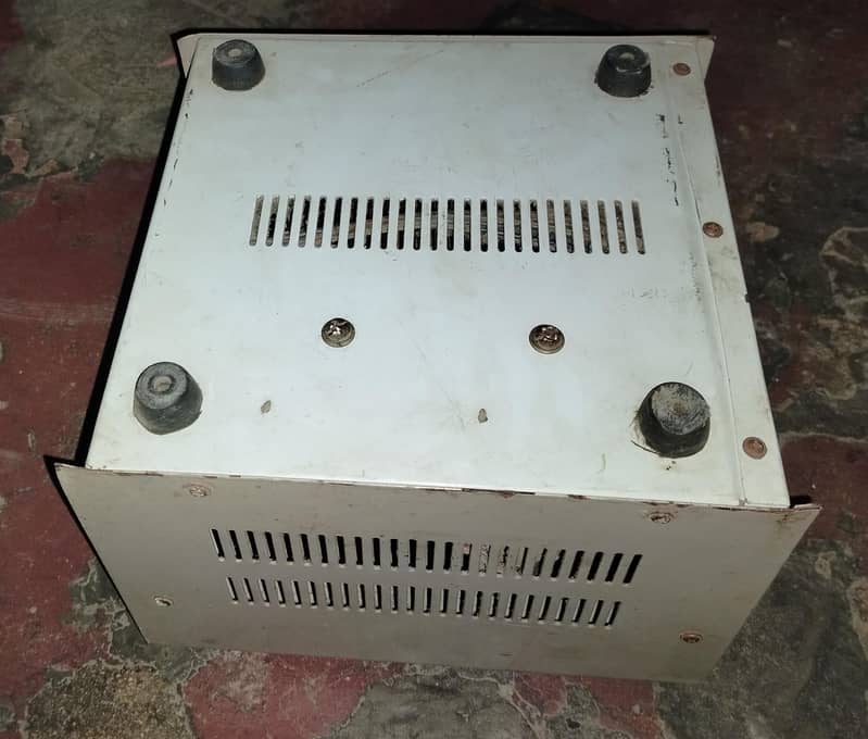 Automatic Voltage Regulator. 4