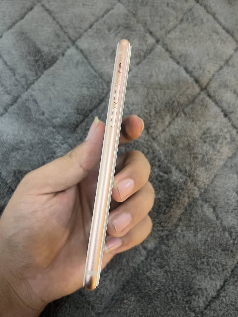Apple iPhone 8 3