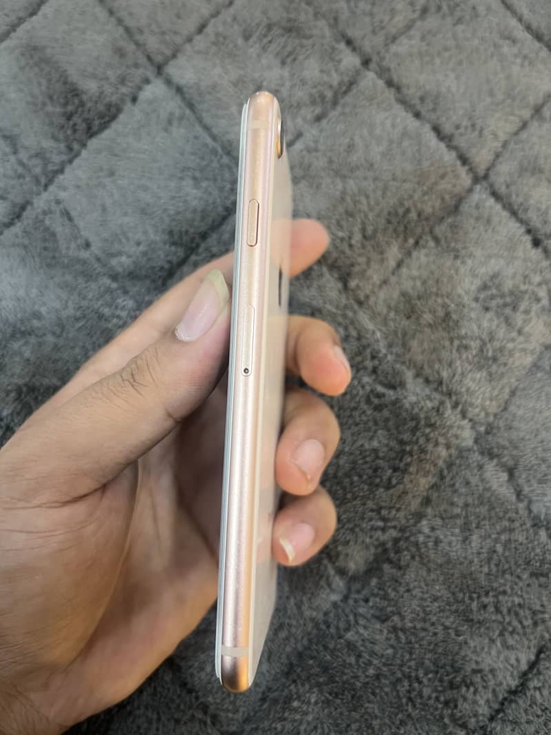 Apple iPhone 8 4