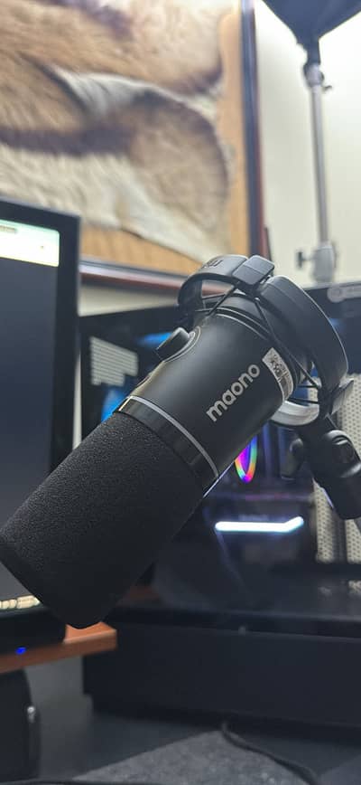 MAONO PD200X USB/XLR Dynamic Podcasting Microphone With RGB Lights
