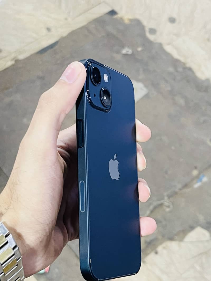 Apple iPhone 13 5