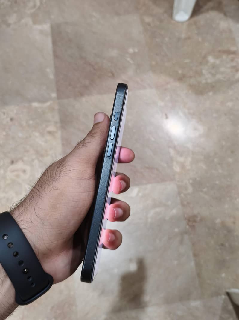 Apple iPhone 16 Pro Max 2