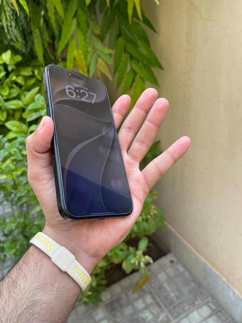 Apple iPhone 16 Pro Max 0