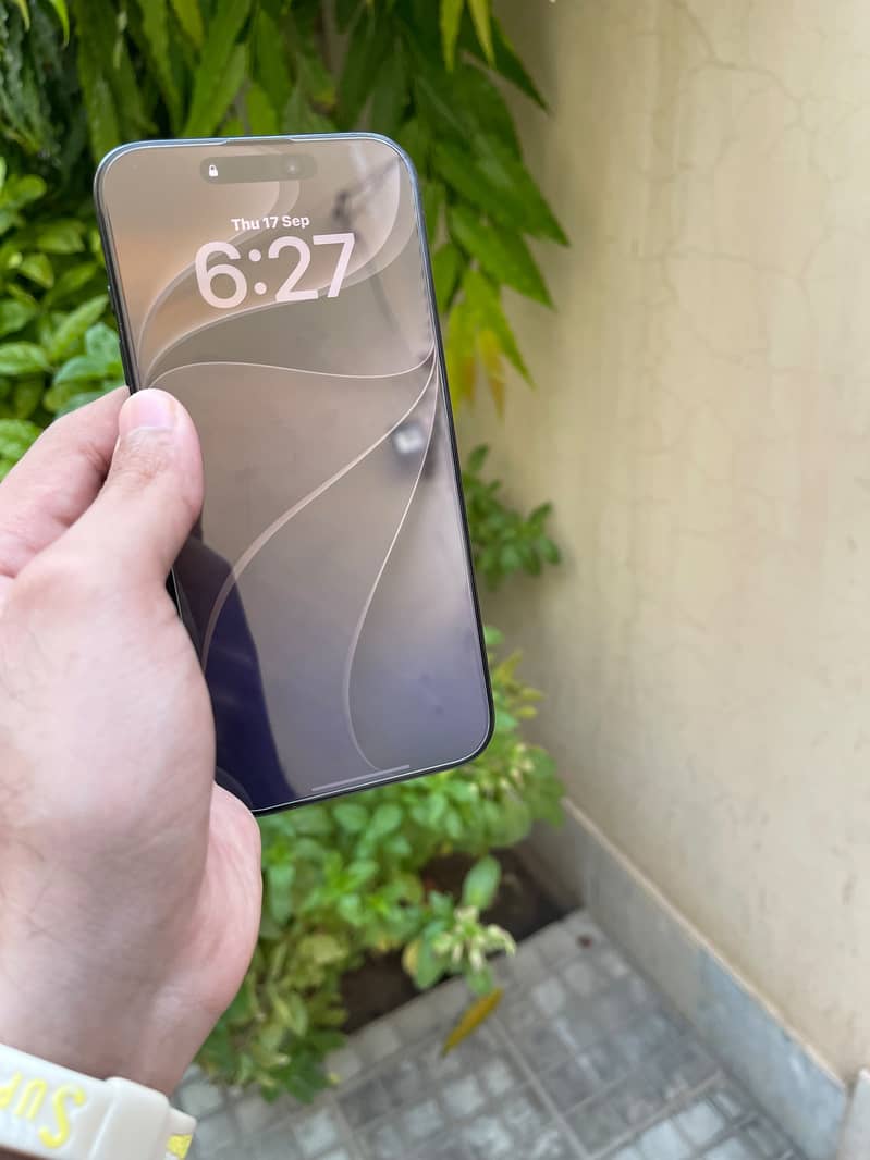 Apple iPhone 16 Pro Max 2