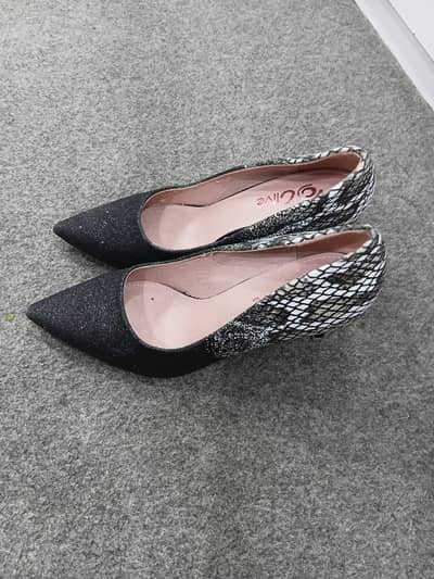 clive brand new shoes sirf 2 ghanty used