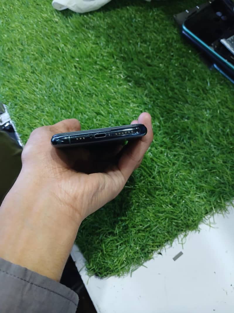 Apple iPhone 11 Pro 2