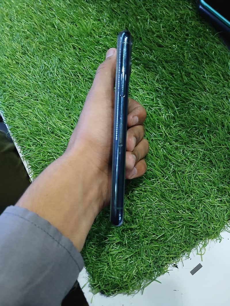 Apple iPhone 11 Pro 6