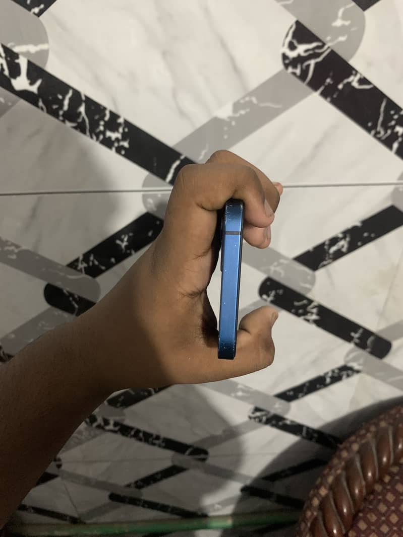 Apple iPhone 12 2