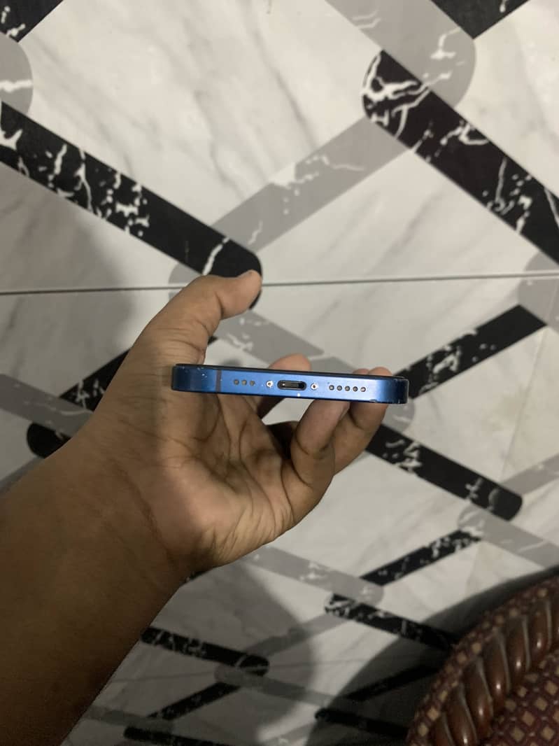 Apple iPhone 12 3